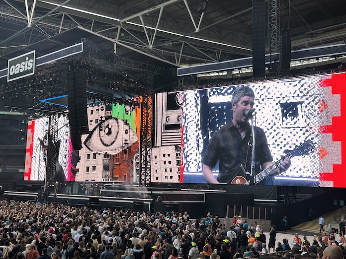 Noel Gallagher performing (photo by Mark Redfern).