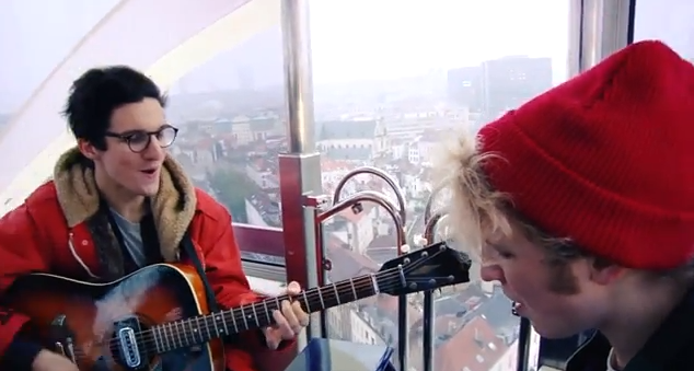 Watch: Dan Croll Perform “Home” Live in a Ferris Wheel in Brussels