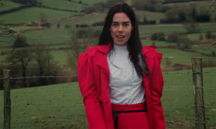 Sinead O'Brien Shares Video for New Song “Kid Stuff”